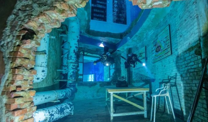 Самый глубокий бассейн в мире (2 фото + 2 видео)
