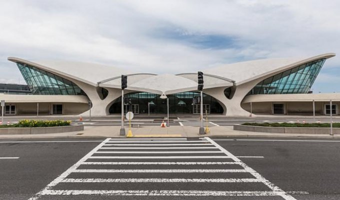 Удивительный заброшенный терминал нью-йоркского аэропорта имени Джона Кеннеди (22 фото)