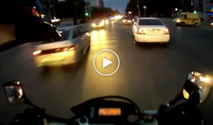 Мотоцикл против такси