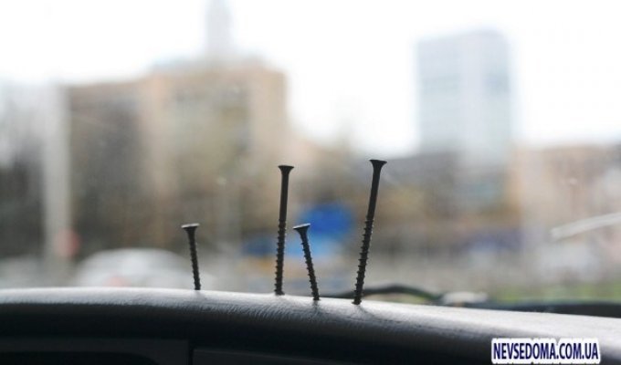 Как правильно придылывать ЖПС в машину (2 фото)