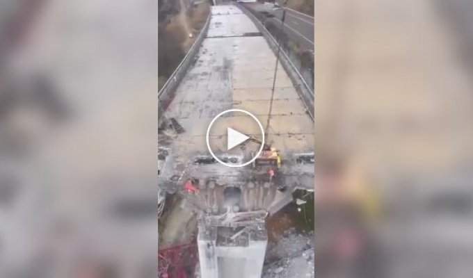 In Spain, a suspended An excavator for dismantling a bridge