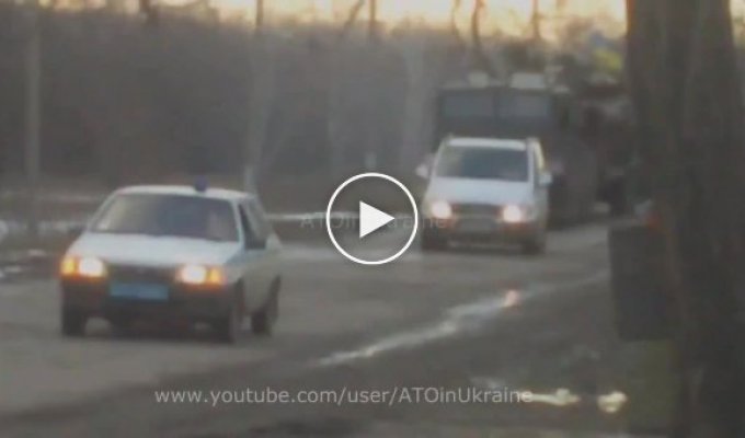 Колона брони ВСУ по дороге на Донбас