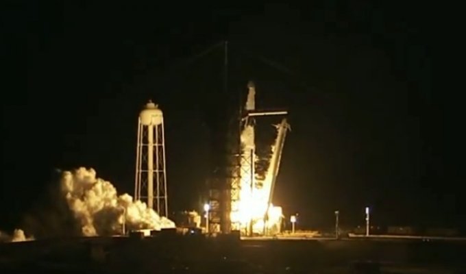 SpaceX произвела успешный запуск нового корабля Crew Dragon, отправив его на МКС (3 фото + видео)