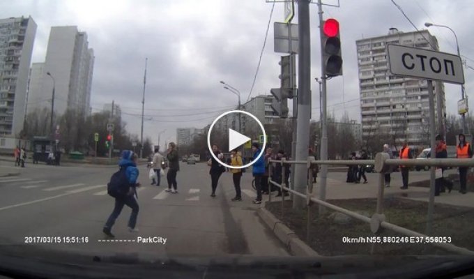 Женщина сбила ребенка на переходе в Москве