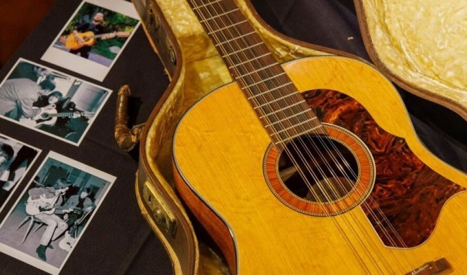 Найденную на чердаке гитару Джона Леннона продали за 2,9 млн долларов (8 фото)