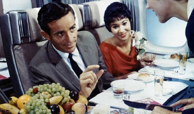 Омары, икра и ветчина: Как кормили авиапассажиров 50 лет назад (21 фото)