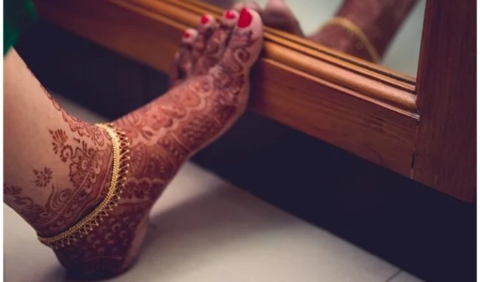 Почему индианки носят обручальное кольцо на ноге (6 фото)