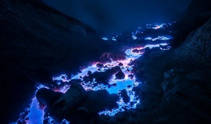 A volcano with purple lava exists in Indonesia (6 photos)