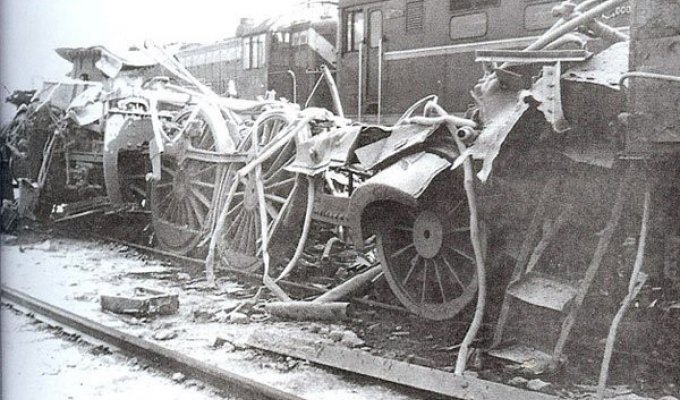 Взрыв паровозного котла (7 фото)