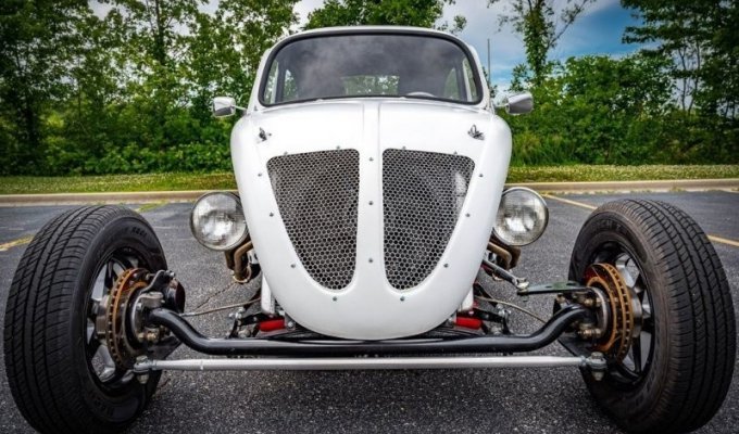 «Volksrod» — старенький Volkswagen Beetle с мотором V8 от Chevrolet (36 фото + 1 видео)
