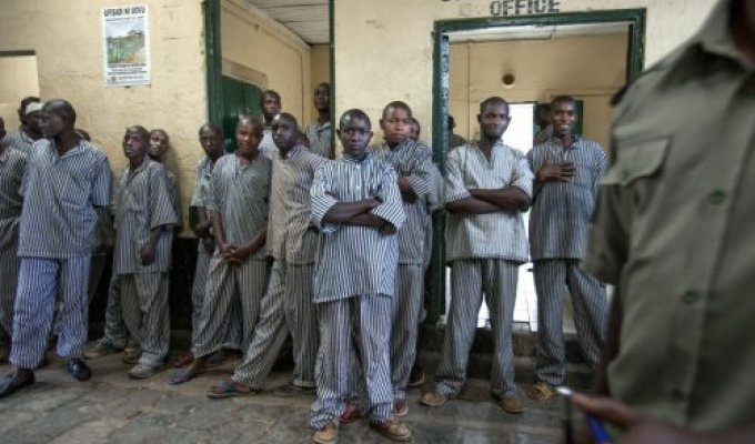 Самые страшные тюрьмы в мире (14 фото)
