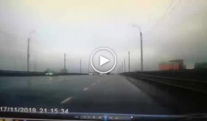ДТП с участием трех машин на мосту в Твери
