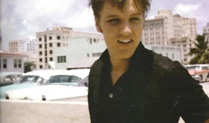 Before They Were Famous: 20 Celebrities in Their Teens (21 Photos)