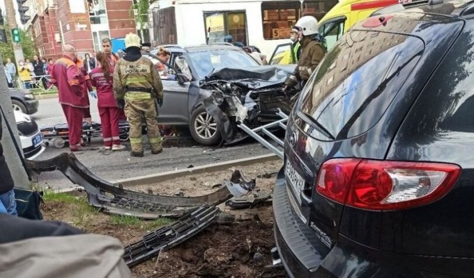 В центре Кирова серьезно пострадал 18-летний пешеход (5 фото + 1 видео)