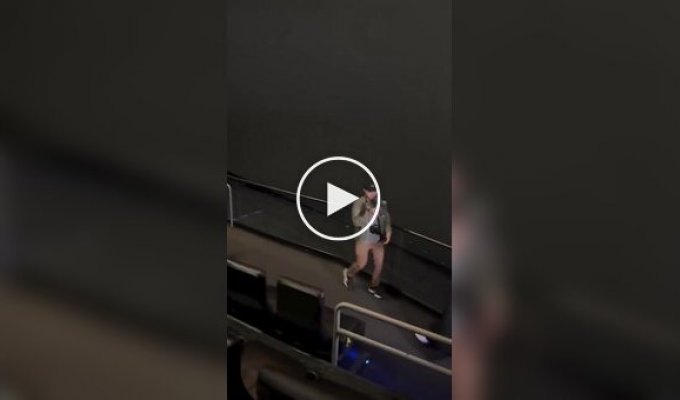 Джаред Лето эффектно вышел к фанатам «Трона» — но фанатов не оказалось