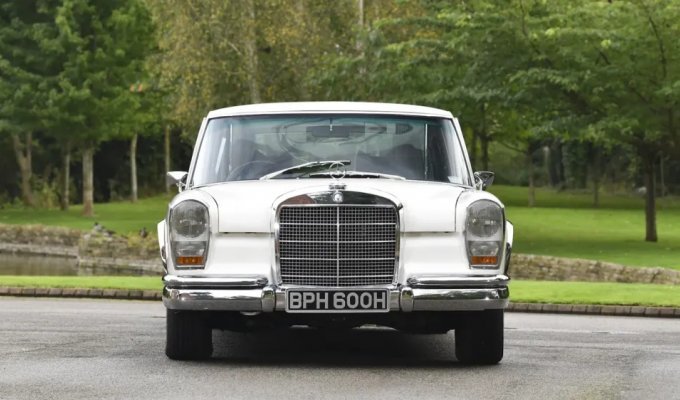 Mercedes-Benz 600 Pullman, which was owned by John Lenon, is put up for sale (9 photos)