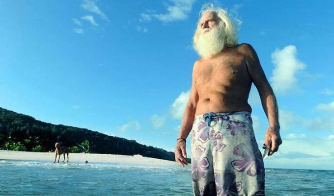 Обанкротившийся миллионер бросил все и прожил 20 лет на необитаемом острове (9 фото)