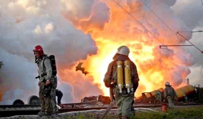 Катастрофа поезда с фосфором под Украиной (8 фото)