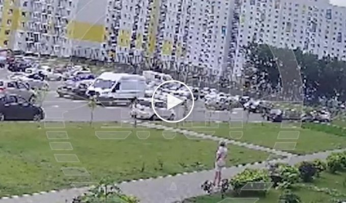 In Voronezh, an ammunition exploded in the courtyard of a residential building. 11 cars were damaged