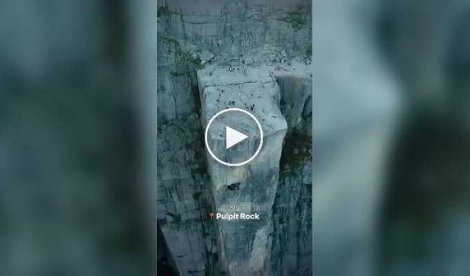 Утес Прекестулен в Норвегии