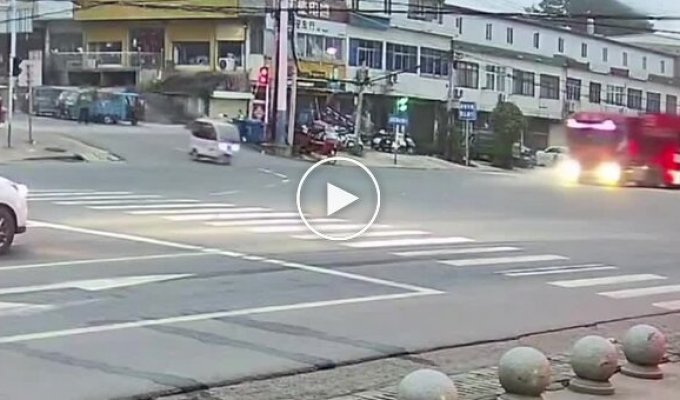 Очень странная авария в Китае