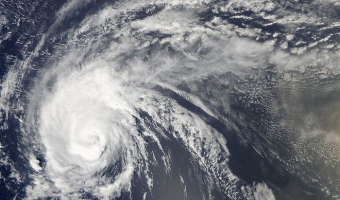 Ураган Ирэн. Вид из космоса (12 фото)