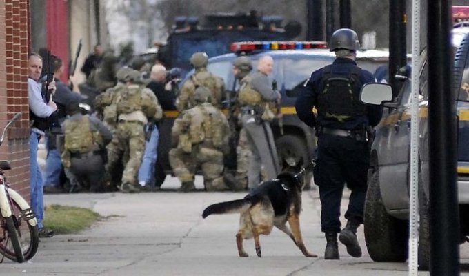 Бойцы спецзагона SWAT Нью-Йорка опозорились в интернете (3 фото)