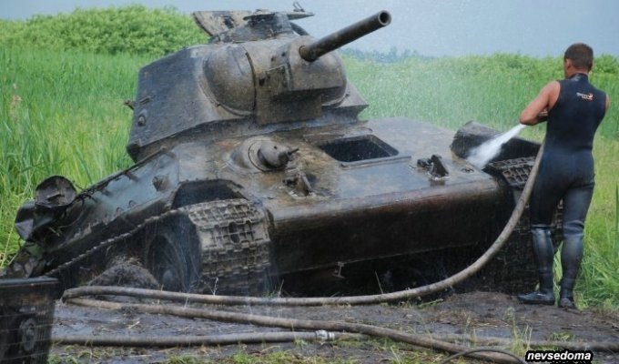 Lifting the T-34 tank (40 photos)