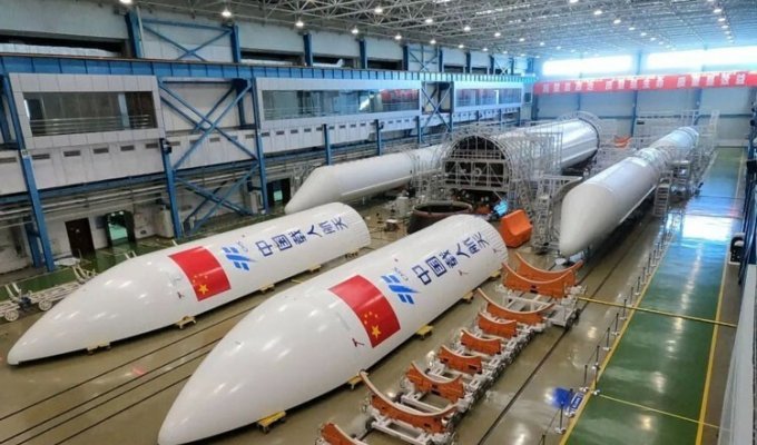 Китай готовит запуск космической станции (2 фото)