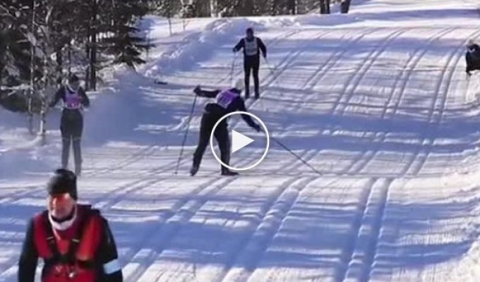 Массовое падение лыжников