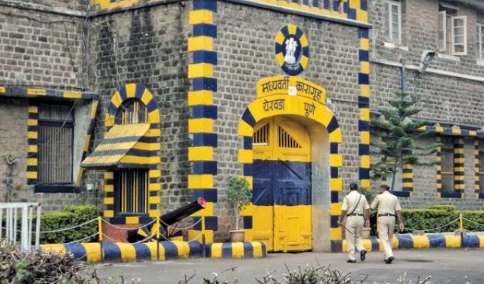 Солнечная паровая кухня в индийской тюрьме (6 фото)