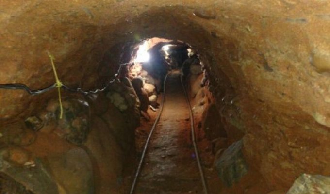 На мексикано-американской границе обнаружен еще один тоннель (5 фото)