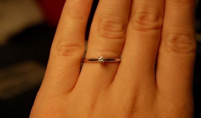 Женщина унизила своего жениха на весь Интернет, узнав, как «мало» он заплатил за её обручальное кольцо (3 фото)