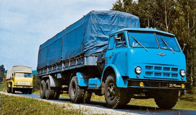 МАЗ 500-й серии: советский "дальнобой" (23 фото)