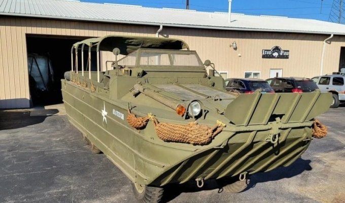 Грузовик-амфибия GMC DUKW: рабочая лошадка для перевозки войск и припасов (17 фото)