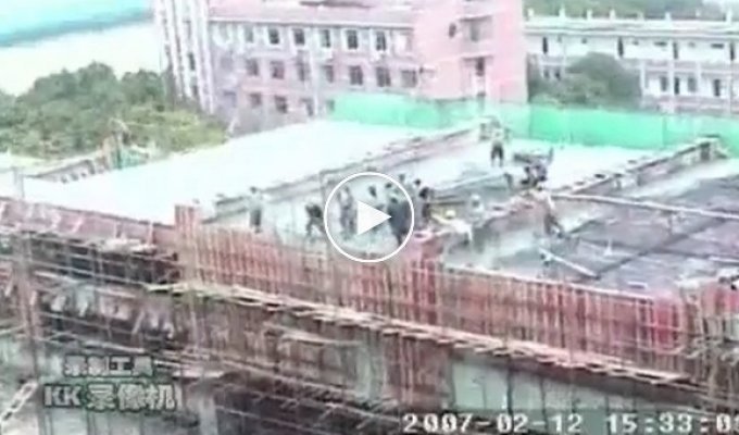 В Китае новостройки строят с такой скоростью, что бетон не успевает затвердеть