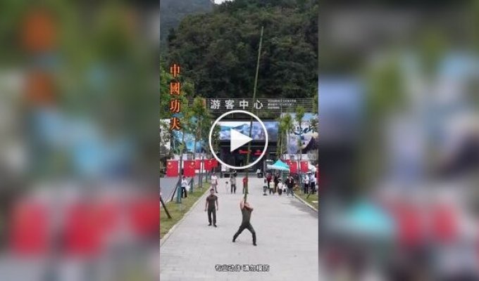 Что будет, если китайским акробатам дать ствол бамбука