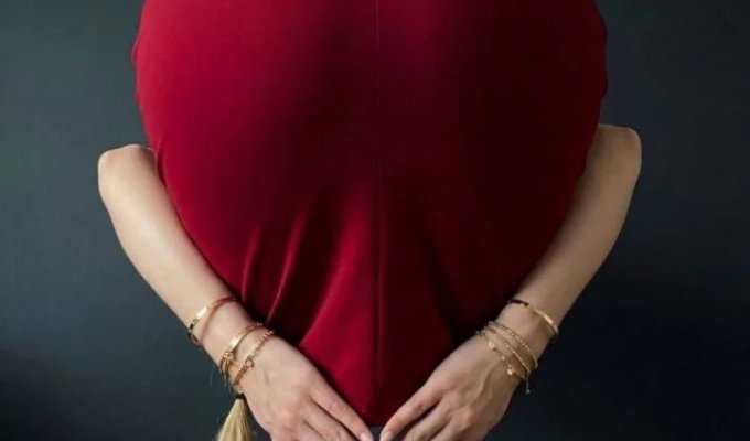 Новый тренд из Японии — девушки пытаются изобразить сердце с помощью пятой точки (8 фото)