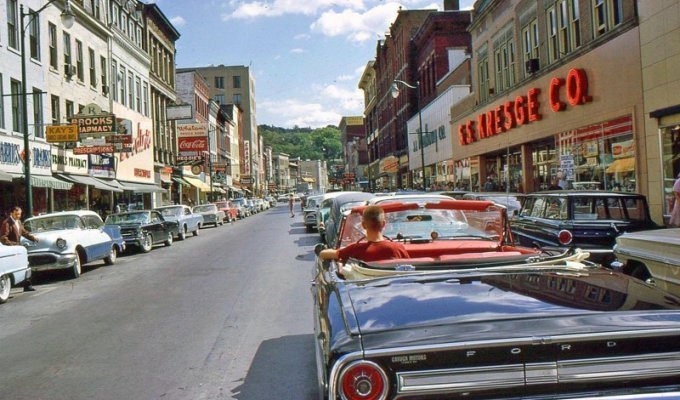 Автомобильная Америка 40-60-х в цвете (58 фото)