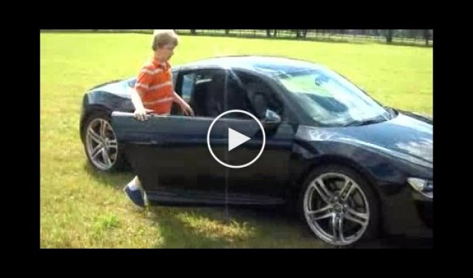 11 летний парень за рулем Audi R8