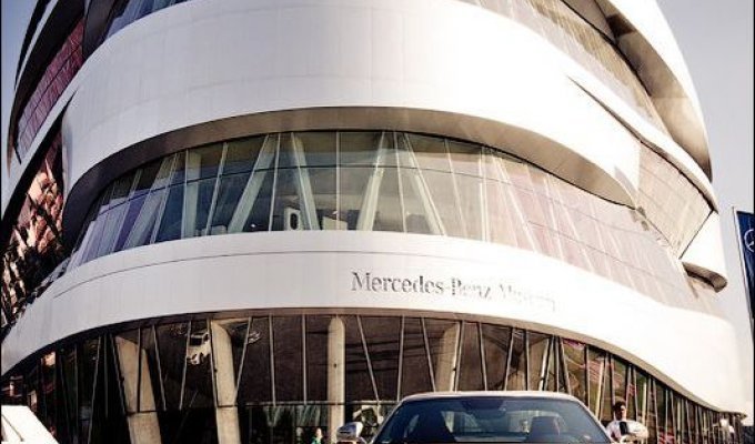 Прогулка по музею Mercedes-Benz (50 фото)