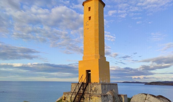 The abandoned village of lighthouses and the lighthouse of Cape Vyevnavolok (33 photos)