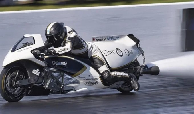 A Steam-Powered Motorcycle Reaches Supercar Speed ​​(10 photos + 1 video)