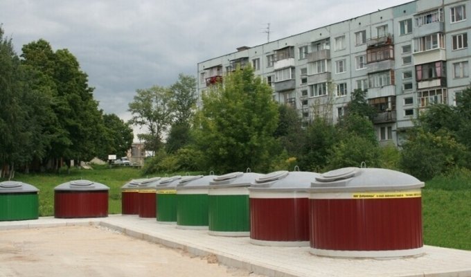 Зачем в Нидерландах ставят подземные мусорные баки (4 фото)