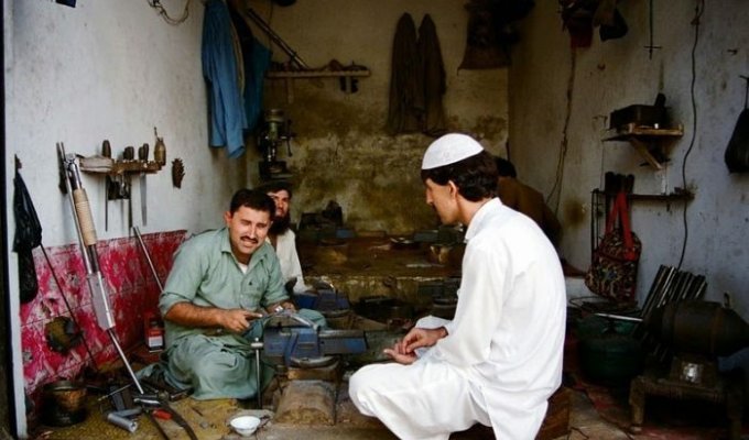 Самый распространенный бизнес в одном пакистанском городе (15 фото)