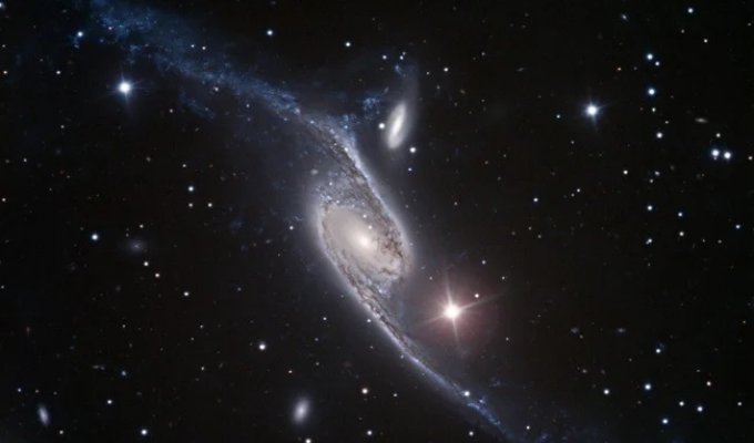 Гигантская спиральная галактика NGC 6872 (1 фото)