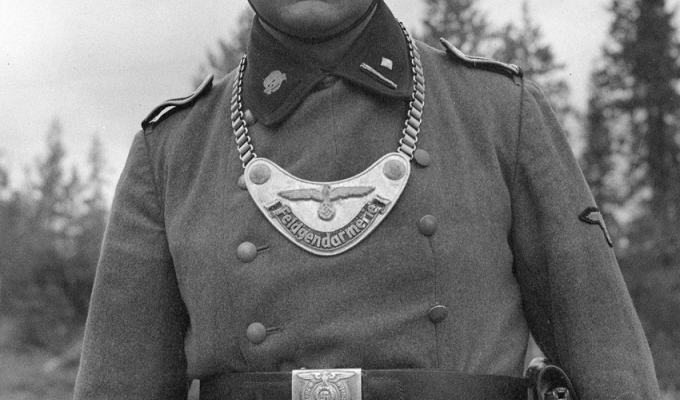 Why did German soldiers wear a metal shield on their chest? (5 photos)