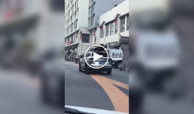 Машины с хвостами на дорогах в Китае