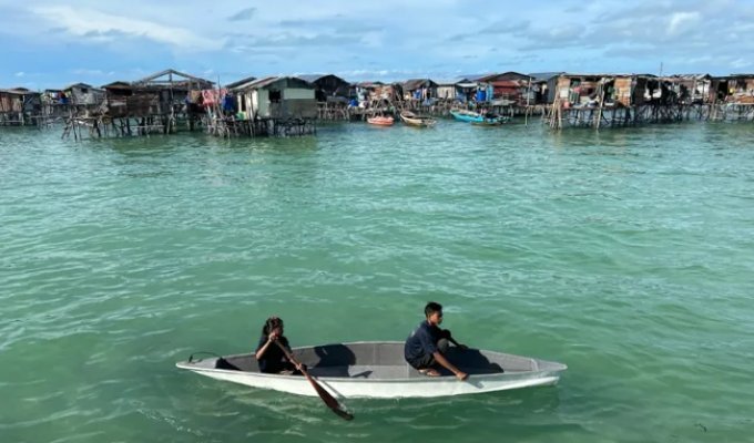 How the sea turned Malaysian nomads into bandits (8 photos)