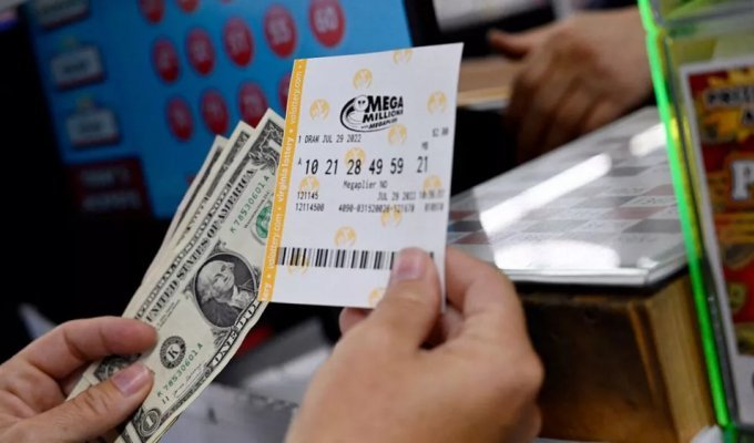 Не поделился выигрышем: семья подала в суд на мужчину, который выиграл в лотерею $1,3 млрд (3 фото)